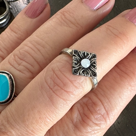 31 Rings Collection - Picture 4 of 16